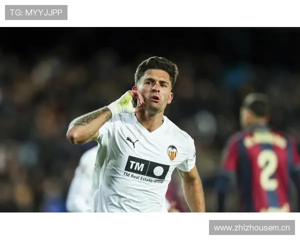 瓦伦西亚管理层决策争议持续影响，球队稳定性面临考验，赛季形势变化