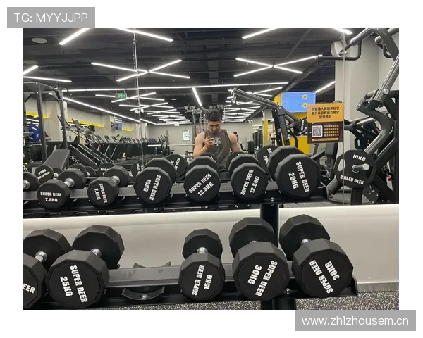 傅海峰竟然爱用的豪宅里藏了个小健身房，这生活差得谁想得到？